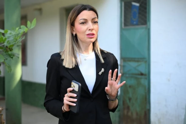 MESAROVIĆ OŠTRO ODGOVORILA POLITIČKIM NEISTOMIŠLJENICIMA: Jedni žele da grade i nastave razvoj Srbije, a drugi već prave spiskove šta bi ukidali kada bi došli na vlast