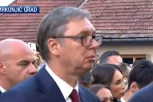DAN SEĆANJA NA ŽRTVE "OLUJE" U MRKONJIĆ GRADU: Ogroman broj ljudi čeka dolazak i obraćanje predsednika Vučića (FOTO)