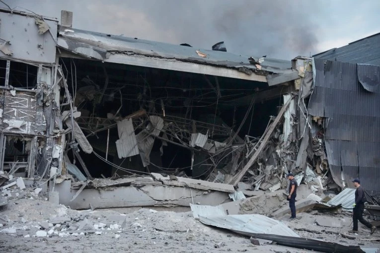 RUSI POGODILI SEDIŠTE OBAVEŠTAJACA! Dron razneo kancelariju ukrajinskog generala - DRAMATIČNE SCENE U KIJEVU!