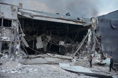 RUSI POGODILI SEDIŠTE OBAVEŠTAJACA! Dron razneo kancelariju ukrajinskog generala - DRAMATIČNE SCENE U KIJEVU! (VIDEO)