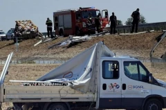 TELO LEŽI PORED PUTA, KAMION SMRSKAN...! Objavljen još jedan jeziv snimak nesreće kod petlje Zminjak - KAMION UBIO DVOJICU PUTARA IZ SOMBORA! (UZNEMIRUJUĆI VIDEO)