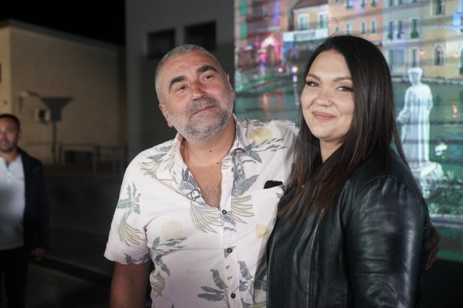 OVO JE ŽENA MIKIJA ĐURIČIĆA! Godinama je krije od javnosti, a bavi se VEOMA CENJENIM POSLOM!