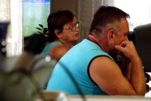 DESANKA JE DANIMA TRAŽILA DECU U IZBEGLIČKOJ KOLONI! Potresna priča porodice Čakalo o sećanjima na zločinačku akciju Oluja! (FOTO)