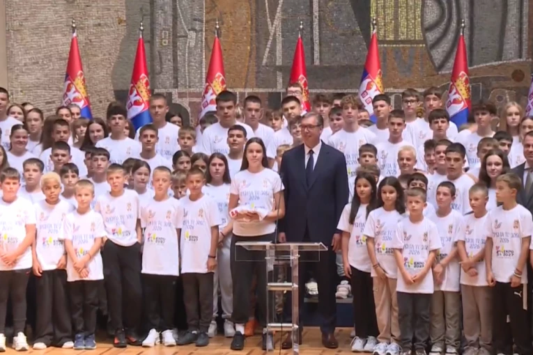 VUČIĆ DOČEKAO MLADE NADE: Više od 400 sportista u Palati Srbije!