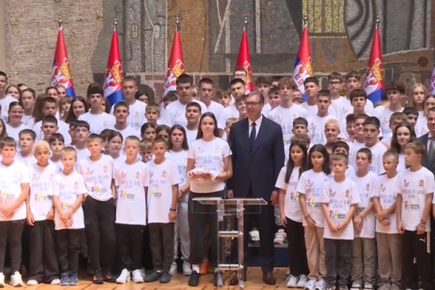 VUČIĆ DOČEKAO MLADE NADE: Više od 400 sportista u Palati Srbije!