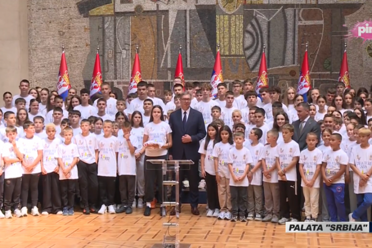 Vučić sa mladim sportistima