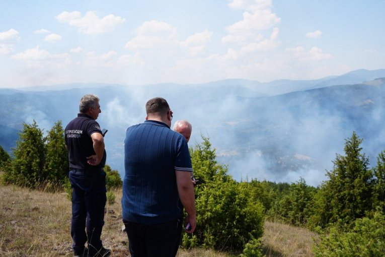 Vatrena stihija pokorila Ušće