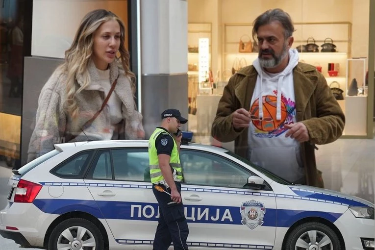 SAZNAJEMO! DRAMA U TRŽNOM CENTRU U BEOGRADU! Ženu Sergeja Trifunovića ZADRŽALA POLICIJA, glumac počeo da DIVLJA kao oparen, evo zbog čega!