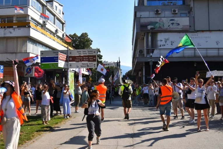 POTPUNI RASPAD BLOKADERA - KAKO SE KRALJEVAČKI BLOKADERSKI „LIDERI“ MEĐUSOBNO NAMEŠTAJU