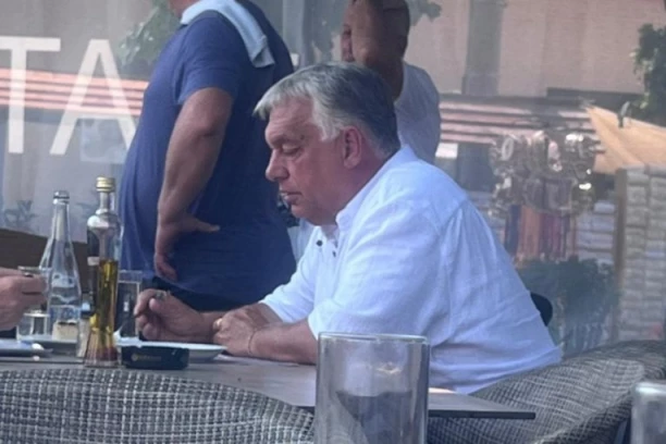 VIKTOR ORBAN NA SABORU TRUBAČA U GUČI! Bivši mađarski premijer stigao opušten, nasmejan, bez velike pompe i naručio SVADBARSKI KUPUS, ĆEVAPE I PIVO! (FOTO)