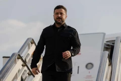 ZELENSKI ZA DLAKU IZBEGAO TRAGEDIJU! Avion ukrajinskog predsednika zamalo pogodio dron!
