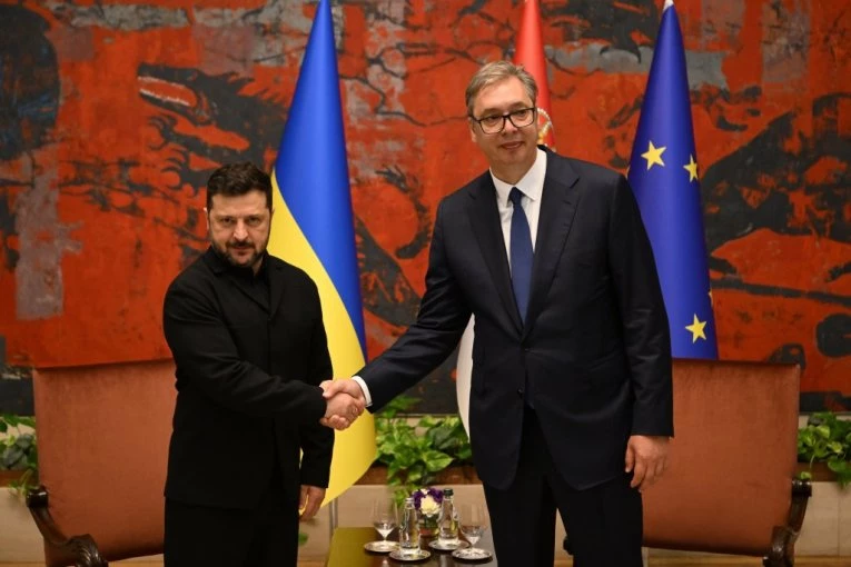 "UVEREN SAM DA ĆE OVA POSETA DOPRINETI DALJEM RAZVOJU NAŠIH ODNOSA!" Vučić nakon svečanog dočeka Zelenskog poslao jasnu poruku! (FOTO)