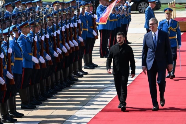 "UVEREN SAM DA ĆE OVA POSETA DOPRINETI DALJEM RAZVOJU NAŠIH ODNOSA!" Vučić nakon svečanog dočeka Zelenskog poslao jasnu poruku! (FOTO)