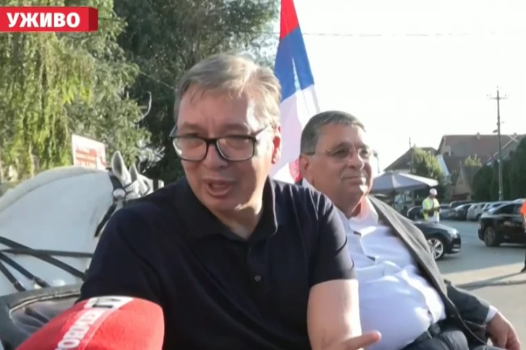 "MEĐUNARODNE PRITISKE MOGU DA IZDRŽIM, ALI OVE OKO PUTEVA, NE MOGU"! Vučić se fijakerom provozao Belegišom - NALOŽIO ŠTA ODMAH DA SE URADI!