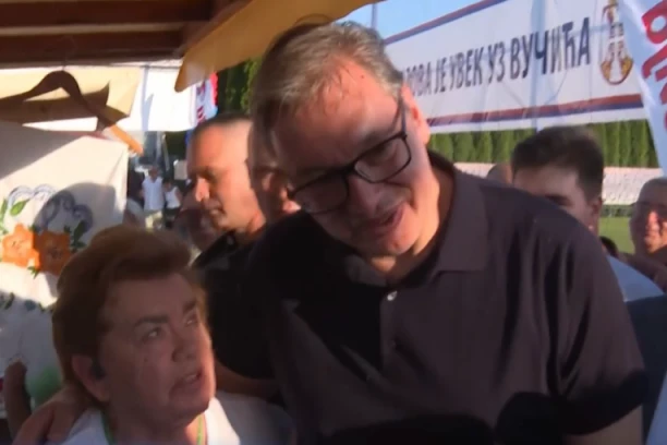 "MEĐUNARODNE PRITISKE MOGU DA IZDRŽIM, ALI OVE OKO PUTEVA, NE MOGU"! Vučić se fijakerom provozao Belegišom - NALOŽIO ŠTA ODMAH DA SE URADI!