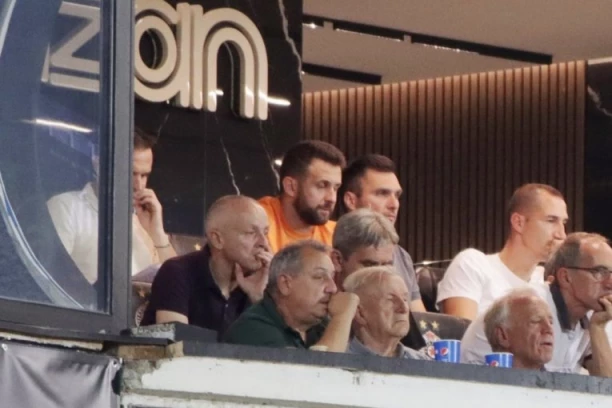 GROBARI VEĆ TERAJU "NOVU UPRAVU" PARTIZANA! Njih dvojica bi da preuzmu klub, a pogledajte šta pišu o njima! Ni reč lepog... (FOTO)