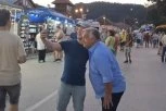 ŠETA, JEDE ĆEVAPE I PRIČA SRPSKI! Viktor Orban se ljubi i grli sa narodom po Guči i uživa - Ljudi oduševljeni: "ON JE LEGENDA!" (FOTO, VIDEO)