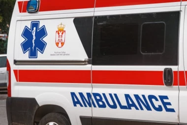 DEVOJKA (24) HITNO OPERISANA! Evo u kakvom je stanju žrtva koju je NOŽEM IZBOLA MALOLETNICA (15): Policija traga za osumnjičenom