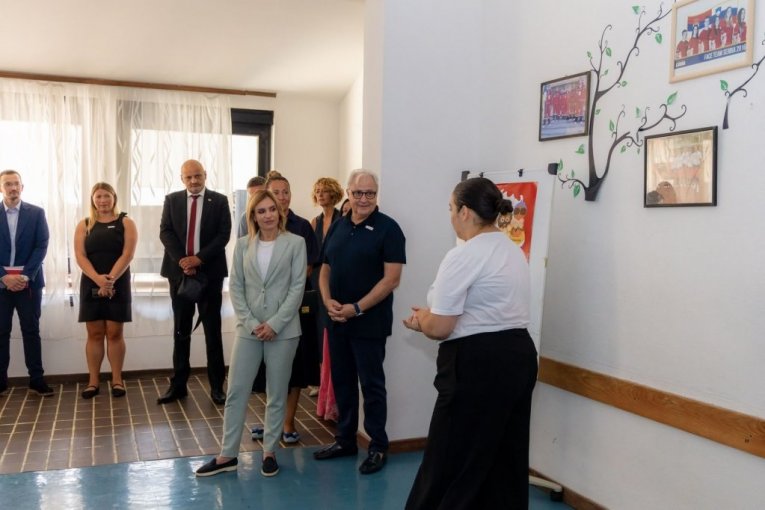 Ministarka sa decom u Baošićima