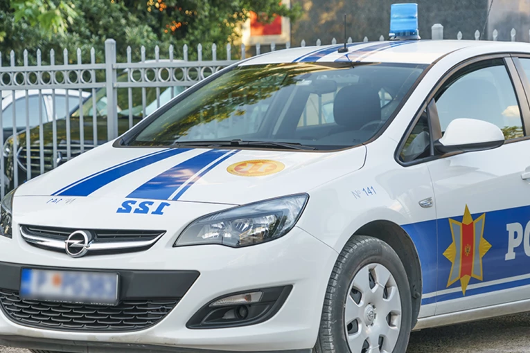 OPSADNO STANJE U LETOVALIŠTU SRBA Naoružani i maskirani upali u supermarket, ukrali OGROMNU sumu novca