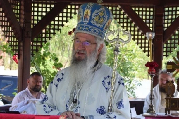 VLADIKA JOVAN IZ MANASTIRA PETKOVICA UPOZORIO: Čoveku koji nema smirenje sve propada