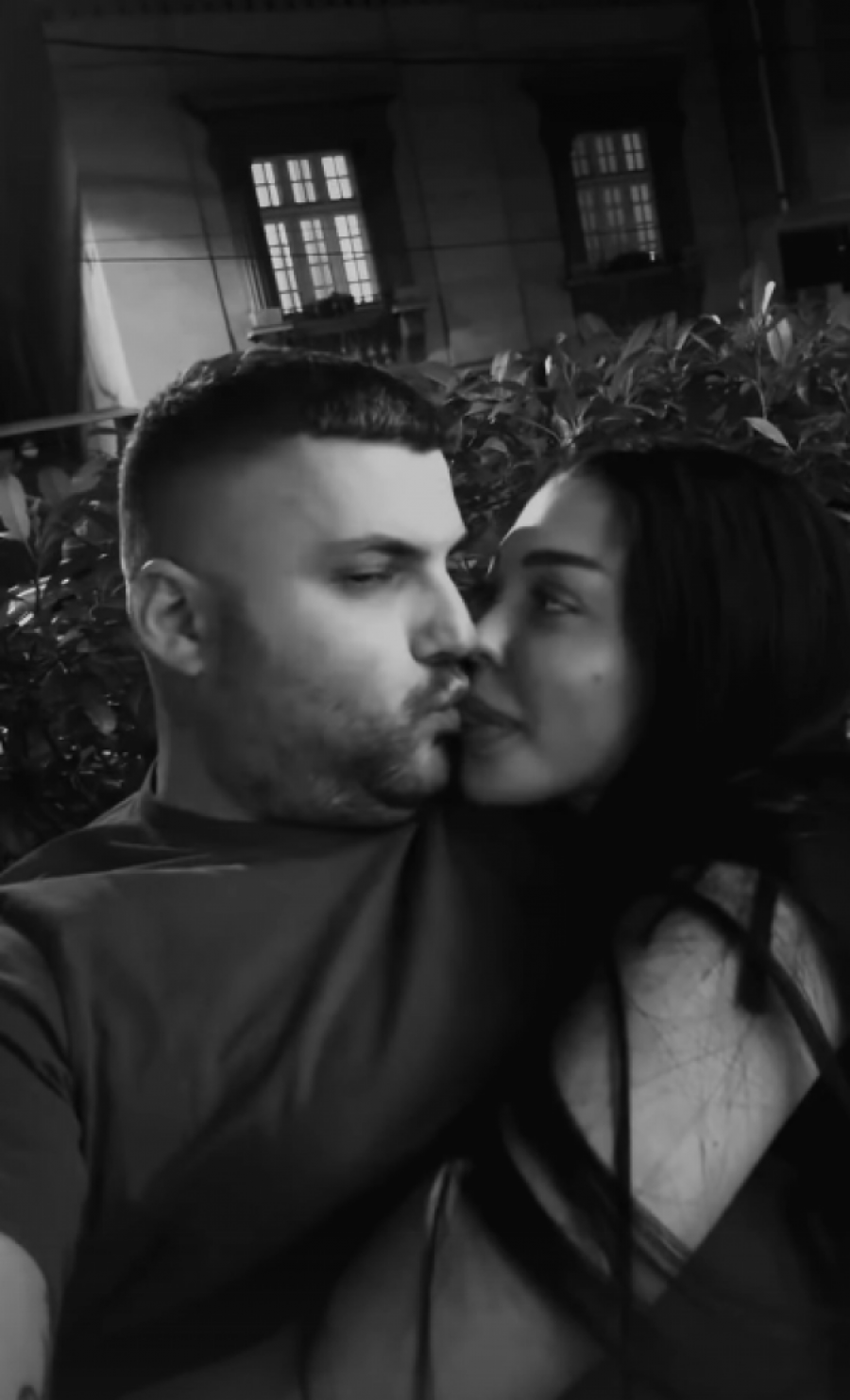 INTIMNI SNIMAK MAJE I ASMINA UGLEDAO SVETLOST DANA - CELA NACIJA BRUJI O OVOJ SCENI! Najnoviji klip srušio internet!