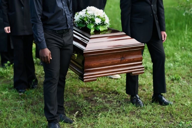 PORODIČNA TRAGEDIJA PODELILA JAVNOST: Gruzijska crkva zabranila izlaganje tela pokojne devojke u hramu, sveštenik izneo objašnjenje koje je izazvalo buru