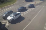 POBILI SE POLICAJKA I POLICAJAC! Skandal na graničnom prelazu Karakaj - ŠOKIRANI PUTNICI IH RAZDVAJALI!