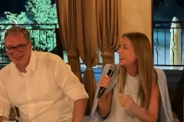 SVE SE ORI OD PESME, MINISTARKA ĐEDOVIĆ SE LATILA I MIKROFONA! Predsednik Vučić objavio snimak sa večere u Kokinom Brodu - OVDE JE MORE NAJBOLJE! (VIDEO)