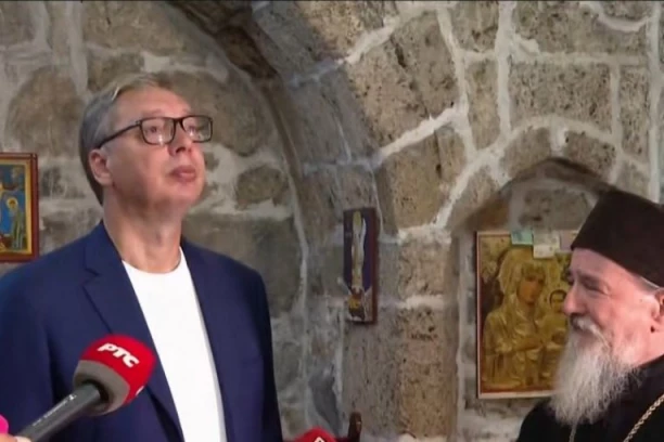 PREDSEDNIK NASTAVLJA POSETU JUGOZAPADU SRBIJE: Vučić dan započeo na Uvcu pa opet ide među narod! Stigao u manastir Dubnica