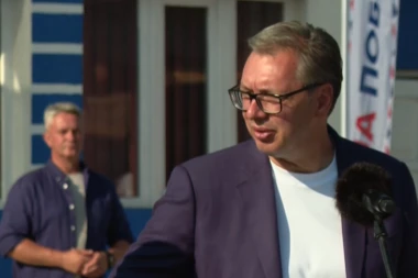 "BIO JE OVO NAJLOŠIJI RAZGOVOR MOJSILOVIĆA I KOMANDANTA KFOR!" Vučić o povlačenju KFOR sa mosta na Ibru!