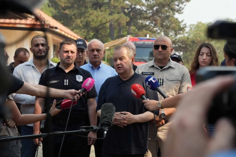 DAČIĆ SAOPŠTIO DOBRE VESTI: Situacija sa požarima stabilna, nisu ugroženi ljudski životi ni kuće