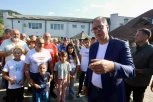 "REŠIĆEMO  TO, OVAKO ILI ONAKO..." Vučić izašao u susret porodici koja kaže da im je kuća najveći problem (FOTO)