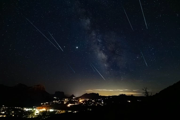 SUTRA NAS ČEKA KIŠA METEORA! Tačno u OVO vreme pogledajte u nebo i zamislite želju!