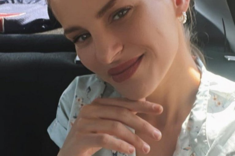 Pevačica Jovana Jeremić se porodila!