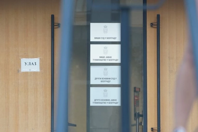 PODIGNUTA OPTUŽNICA PROTIV DVOJICE MUŠKARACA: Oduzeli maloletnici dokumenta, terali je na prostituciju