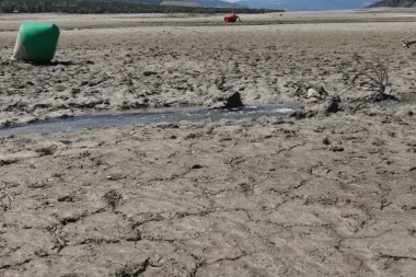 KAP VODE NAMA! Presušilo poznato jezero u Srbiji!