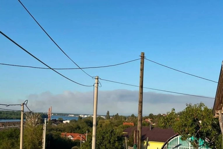 DIM IZ DELIBLATSKE PEŠČARE SE VIDI I IZ SMEDEREVA! Gust oblak prekrio nebo, MUP saopštio: Nema opasnosti po kuće! (FOTO)