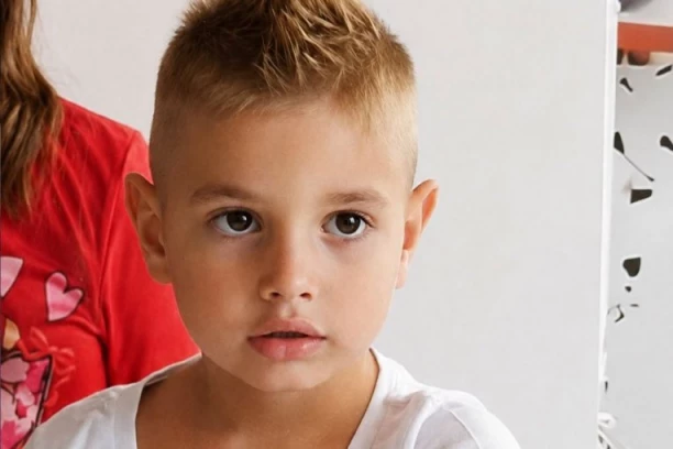 NESTAO ČETVOROGIŠNJI BOGDAN NA LETOVANJU U ALBANIJI! Majka u teškom emotivnom stanju, moli za pomoć na sve strane!