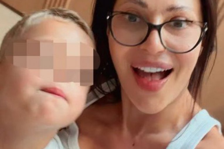 Ceca Ražnatović sa unucima Krstanom i Isaijom