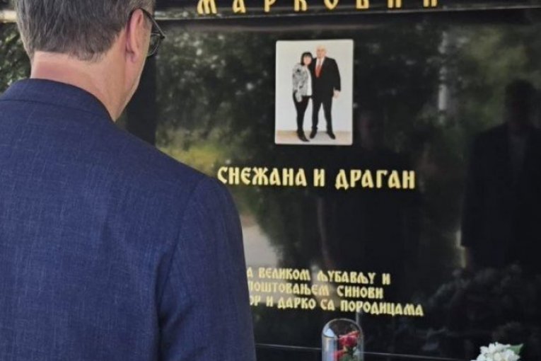 Predsednik Vučić obišao grob Dragana Markovića Palme