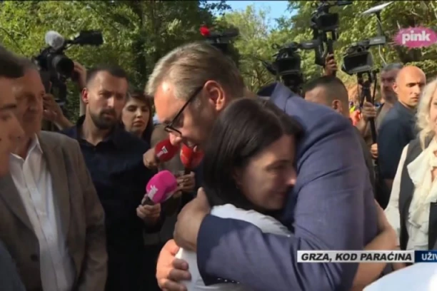 "JA SAM DOŠLA DA VAM SE ZAHVALIM!" Majka malog Aleksandra se emotivno obratila Vučiću: Bez vas moj sin ne bi imao nadu za život!