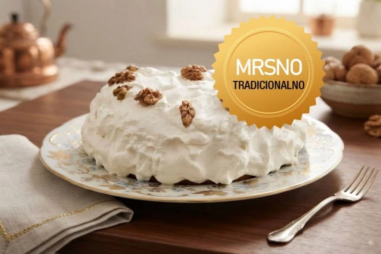 JEDNA OD NAJJEDNOSTAVNIJIH SVEČANIH TORTI, A IZGLEDA KAO DA STE SE MNOGO VIŠE POTRUDILI: Stari recept iz bakine sveske krije jedan “svilenkasti” trik