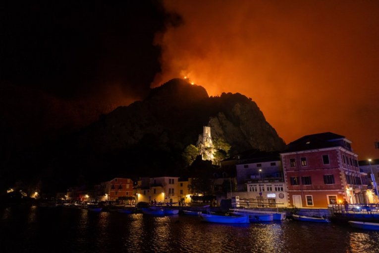 Požar u Omišu