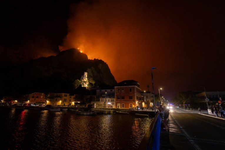 Požar u Omišu
