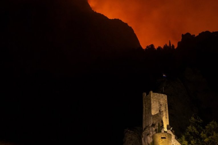 Požar u Omišu