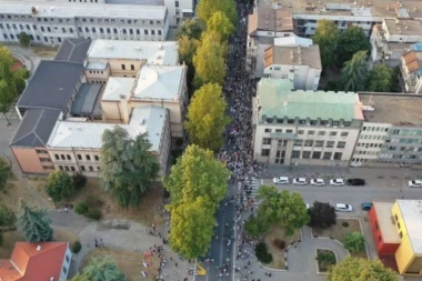 OGLASIO SE MUP! Evo koliko je bilo blokadera u Valjevu u piku protesta - Dijana Hrka jurila Nedu Perić teleskopskom palicom?