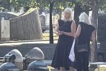 RAZARAJUĆE SCENE - ĆERKE ANDRIJE BAJIĆA SE SLOMILE NAD OČEVIM GROBOM! Jecaju na sav glas, ne mogu da se pomire sa istinom! (VIDEO)