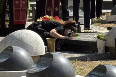 MALA CANA ISPUNILA POSLEDNJU ŽELJU POKOJNOM ANDRIJI: Pojavila se na GROBU sama, ono što je uradila će vas NAJEŽITI!