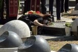 MALA CANA ISPUNILA POSLEDNJU ŽELJU POKOJNOM ANDRIJI: Pojavila se na GROBU sama, ono što je uradila će vas NAJEŽITI!